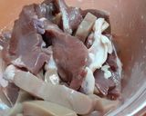Hình bước làm 1 của món Tim cật xào ớt chuông