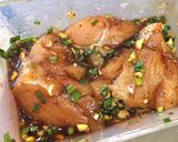 Hình bước làm 1 của món Day 18 : Gà hấp nước tương_eat1000