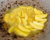 Gambar langkah 2 resipi Ayam Masak Kicap Dengan Kentang.