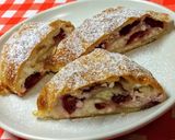 Gyors túrós - meggyes recept fázis 5 fotója