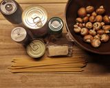 A picture of step 1 of Spaghetti with Tuna and Mushrooms.