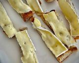 Foto del paso 2 de la receta: Miniaperitivo con bonito del norte (III): Tosta templada de bonito con cherry confitado y brie