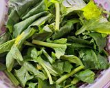 Hình bước làm 1 của món Cải bó xôi trộn mè