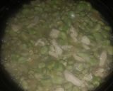 Foto del paso 1 de la receta: Habas con cebolla y pollo