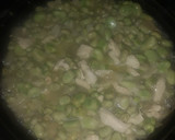Foto del paso 1 de la receta: Habas con cebolla y pollo