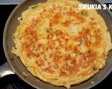 A picture of step 4 of Noodles omelette (Egg noodles omelette).
