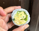 Foto langkah ke 5 dari resep Gimbap isi telur salad.