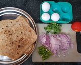A picture of step 1 of Egg kothu chapati.