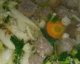Foto langkah ke 4 dari resep Sup Jamur Tiram Bola-bola Daging.