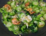 Foto langkah ke 6 dari resep Sayur Oyong Telur Udang.