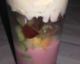 Foto del paso 1 de la receta: Copa de frutas, yogurt y helado