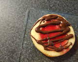 Foto del paso 9 de la receta: Galletitas con jalea de frutillas sin manteca