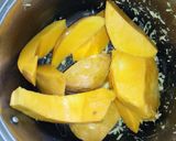 A picture of step 2 of Mango juice.
