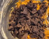 Foto langkah ke 4 dari resep Chewy Choco Cookies dg margarin cair.