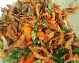 Foto langkah ke 3 dari resep 31. Tumis Ikan Asin Super Pedas.