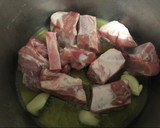 Foto del paso 2 de la receta: Costillas de cerdo con salsa de jengibre, cerveza y miel