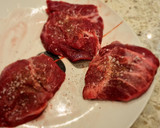 Foto del paso 2 de la receta: Carrilleras ibéricas a la manzanilla y salchichas frescas