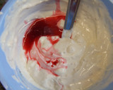 Foto del paso 4 de la receta: Cestita de crêpes rellenas de frutos rojos y crema de mascarpone y yogurt griego
