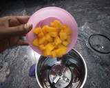 மேங்கோ மின்ட் ஸ்மூத்தி ரெசிபி ஸ்டேப் 2 புகைப்படம்