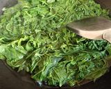 Foto langkah ke 2 dari resep Gulai daun singkong.