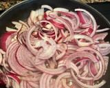 Foto del paso 2 de la receta: Cebolla morada caramelizada al jerez