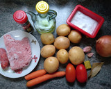 Foto del paso 1 de la receta: Patatas estofadas con carne picada y chorizo