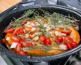 Une image de l'étape 12 de Rouelle marinée de porc aux tomates cerises et herbes aromatiques.