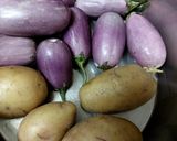 A picture of step 1 of Aloo Baingan.