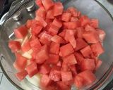 Une image de l'étape 6 de Salade de pastèque et melon vert au jus de cerises.