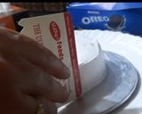 A picture of step 6 of Oreo chocolate cake.