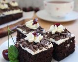 Foto langkah ke 7 dari resep Cake Potong Black Forest Satu Telur, Tanpa Emulsifier, Tanpa Mixer, Moist Banget 👌.