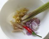 Hình bước làm 2 của món Canh gà lá giang
