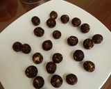 Foto langkah ke 3 dari resep Dates Chocolate Truffles.