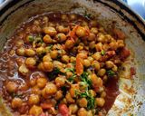 A picture of step 4 of Dry chana masala.