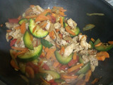 Vegetales salteados con pollo