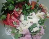 Foto del paso 2 de la receta: Ensalada de berro, tomate, Cebolla, jamón y queso