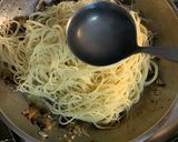Foto langkah ke 5 dari resep Mushrooms Pasta.