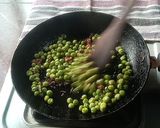 A picture of step 1 of Peas Paneer Potali.