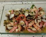Foto del paso 7 de la receta: Alcachofas con almejas y langostinos