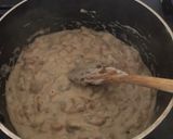 A picture of step 3 of Mushroom and garlic sauce with courgette ribbons and pan fried steak.