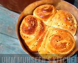 A picture of step 12 of Rose bread.