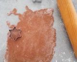 Une image de l'étape 1 de Sablés de Noël au pain d'épices et chocolat.