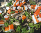 Foto del paso 4 de la receta: Espirales (de lenteja) con espárragos, champiñones y bocas de mar