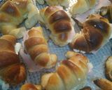 Foto del paso 6 de la receta: Medialunas con falso hojaldre fácil y económico (sin manteca)