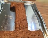 Une image de l'étape 2 de Number cake avec un brownie et une ganache montée au chocolat.