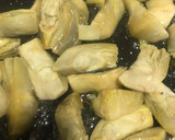 Foto del paso 3 de la receta: Arroz en paella de costillas con alcachofas y habitas