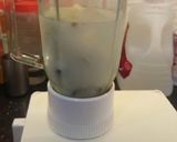 A picture of step 3 of Mango n Banana Shake.