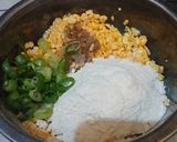 Foto langkah ke 2 dari resep Bakwan Jagung Kulit Pangsit.