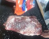 Foto del paso 1 de la receta: Bondiolas ahumadas en horno de barro con verduras asadas