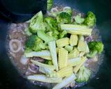 Foto langkah ke 7 dari resep Tumis Brokoli Cumi.